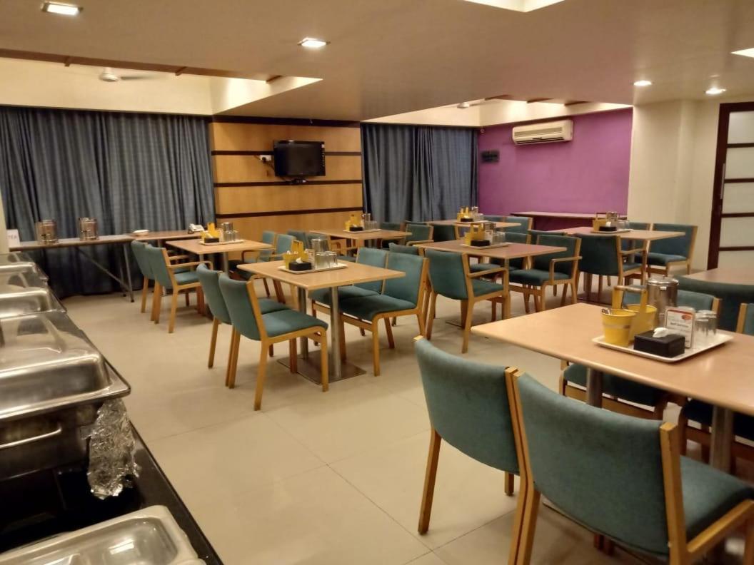 פונה Treebo Trend Hotel Basera מראה חיצוני תמונה